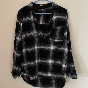 Abercrombie & Fitch: Black/Gray Plaid Quarter Button Up Shirt (Good Condition)